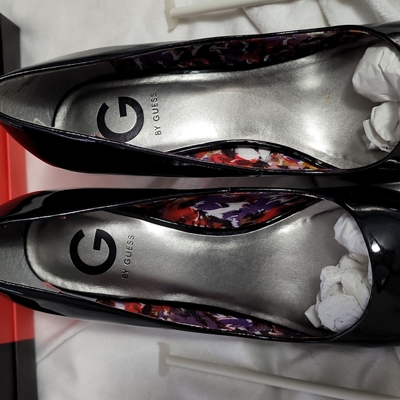 G by guess black pumps - Picture 2 of 5